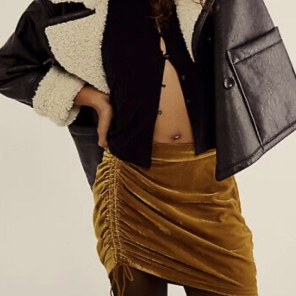 Free People Vivienne Velvet mini skirt Size 4 NWT